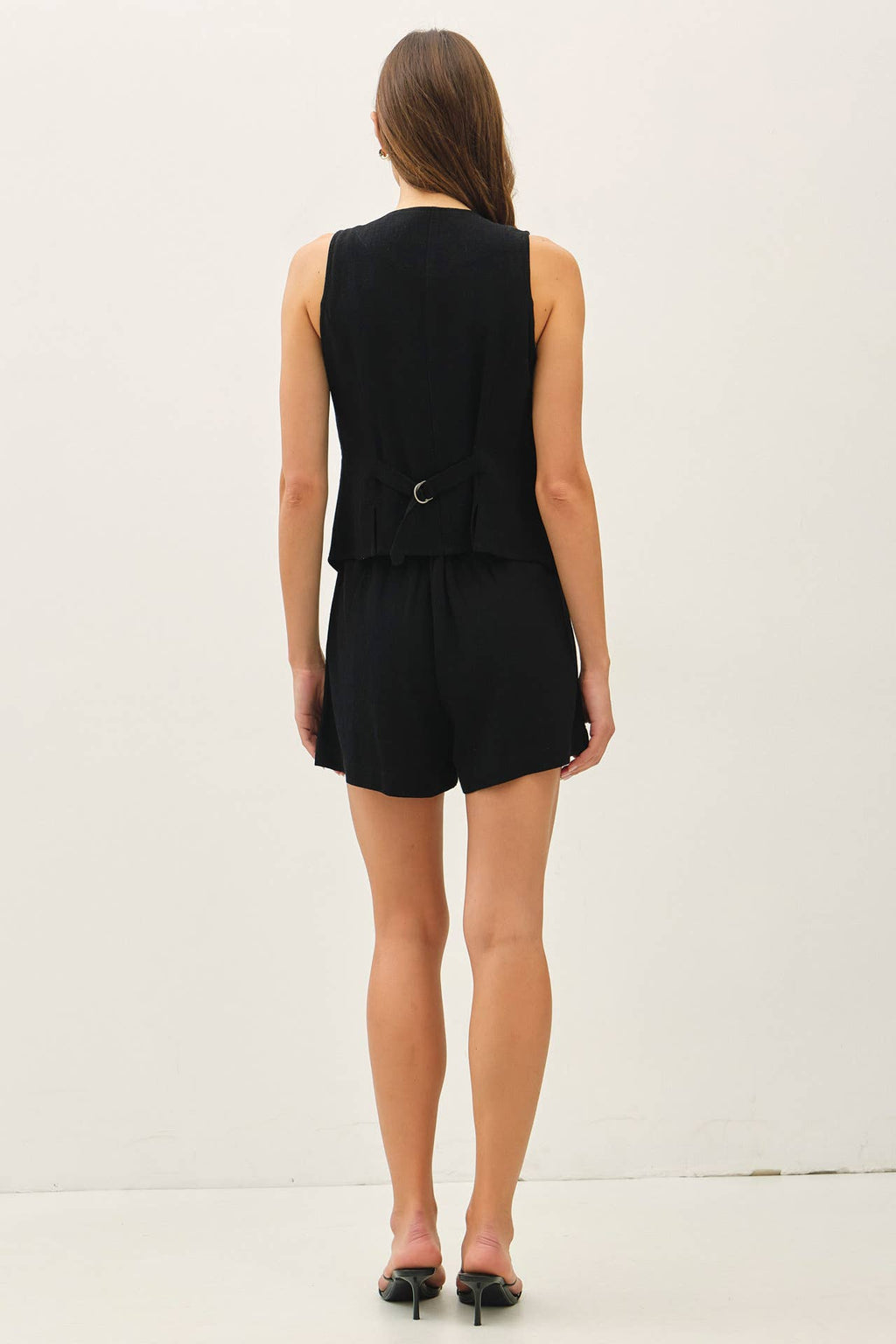 LINEN CLASSIC CUT VEST W BELTING AT BACK