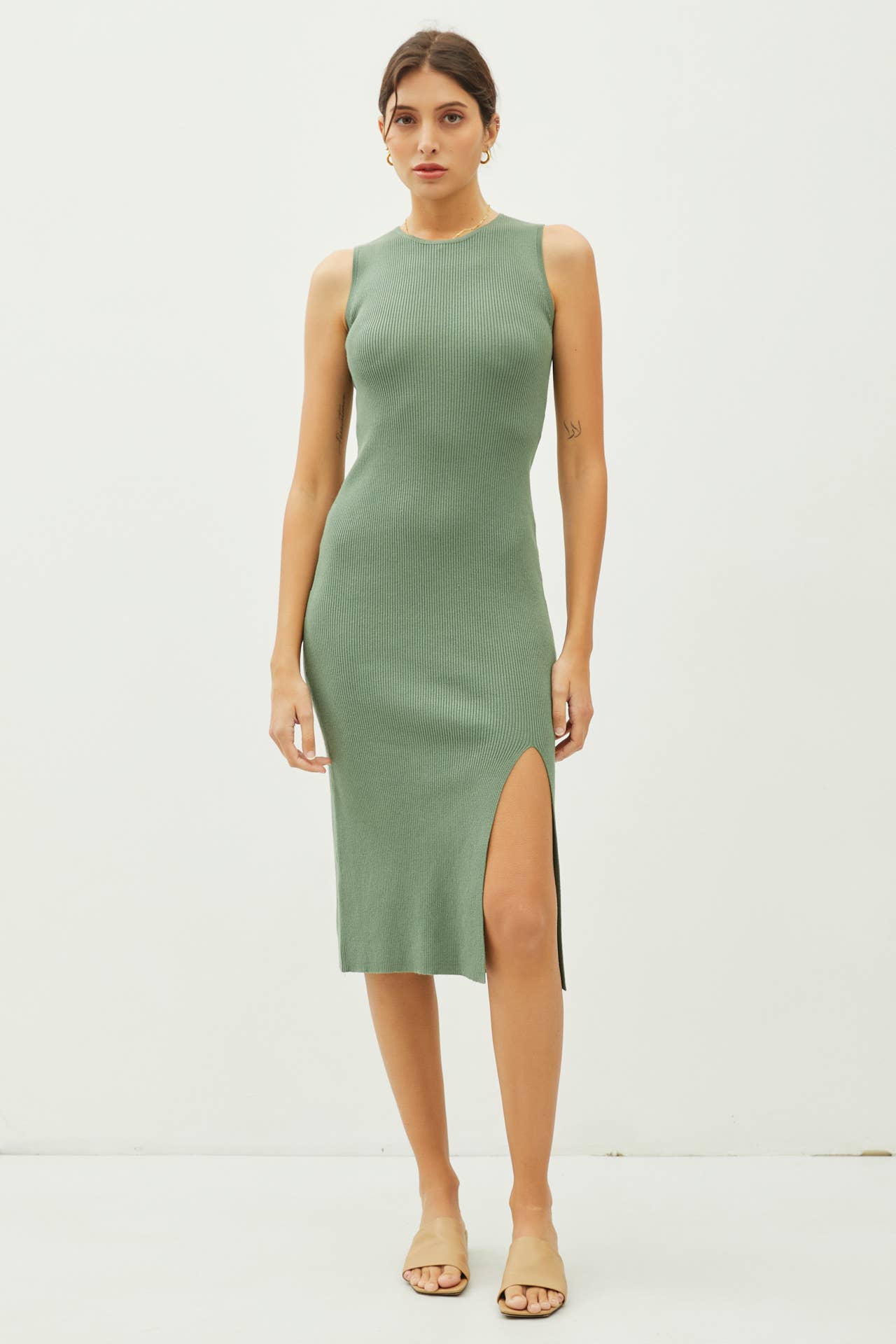 LEG SLIT BODYCON RIBBED KNIT MIDI DRESS