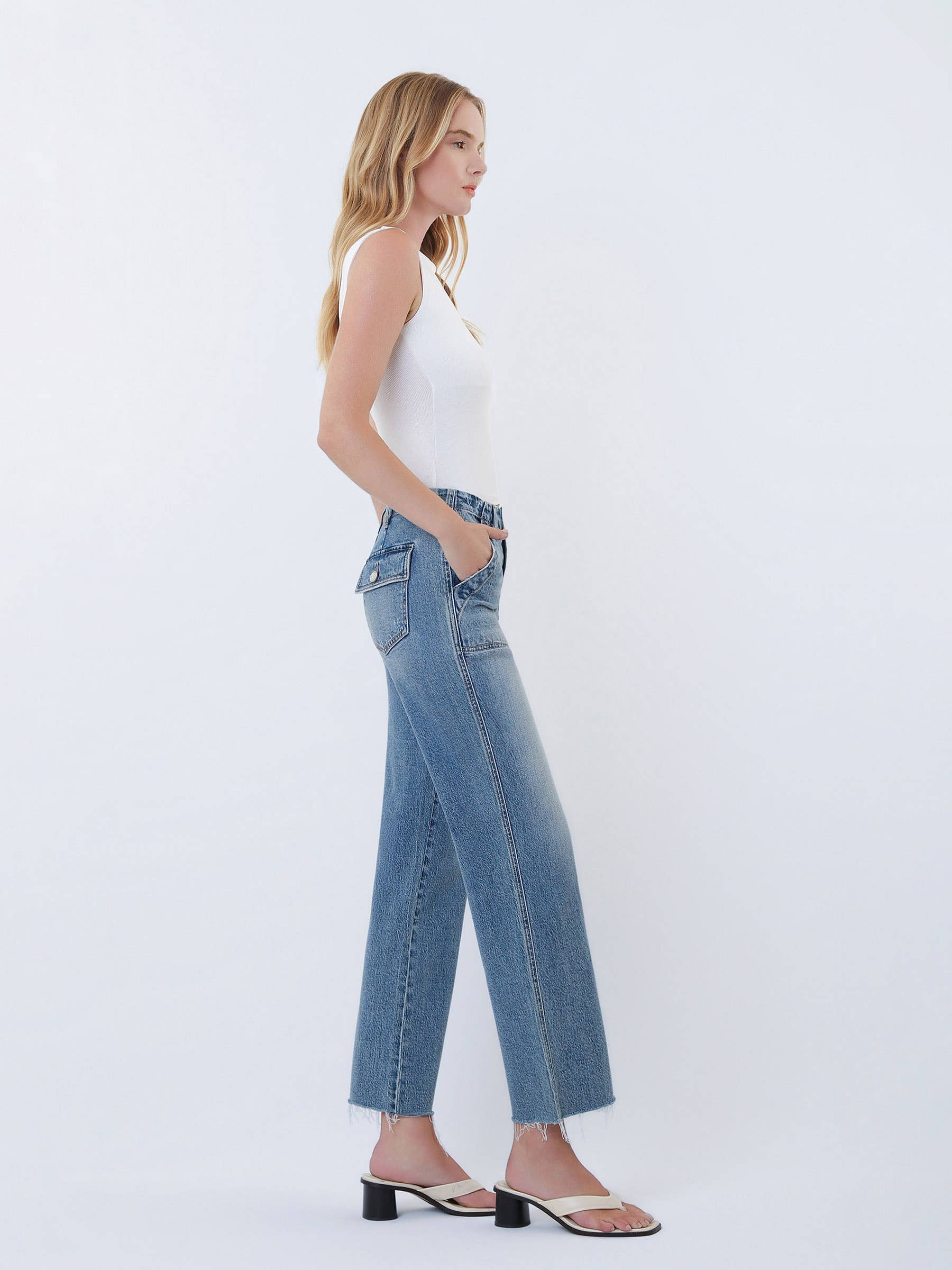HIGH RISE PATCH POCKET SLIM WIDE JEANS T7243
