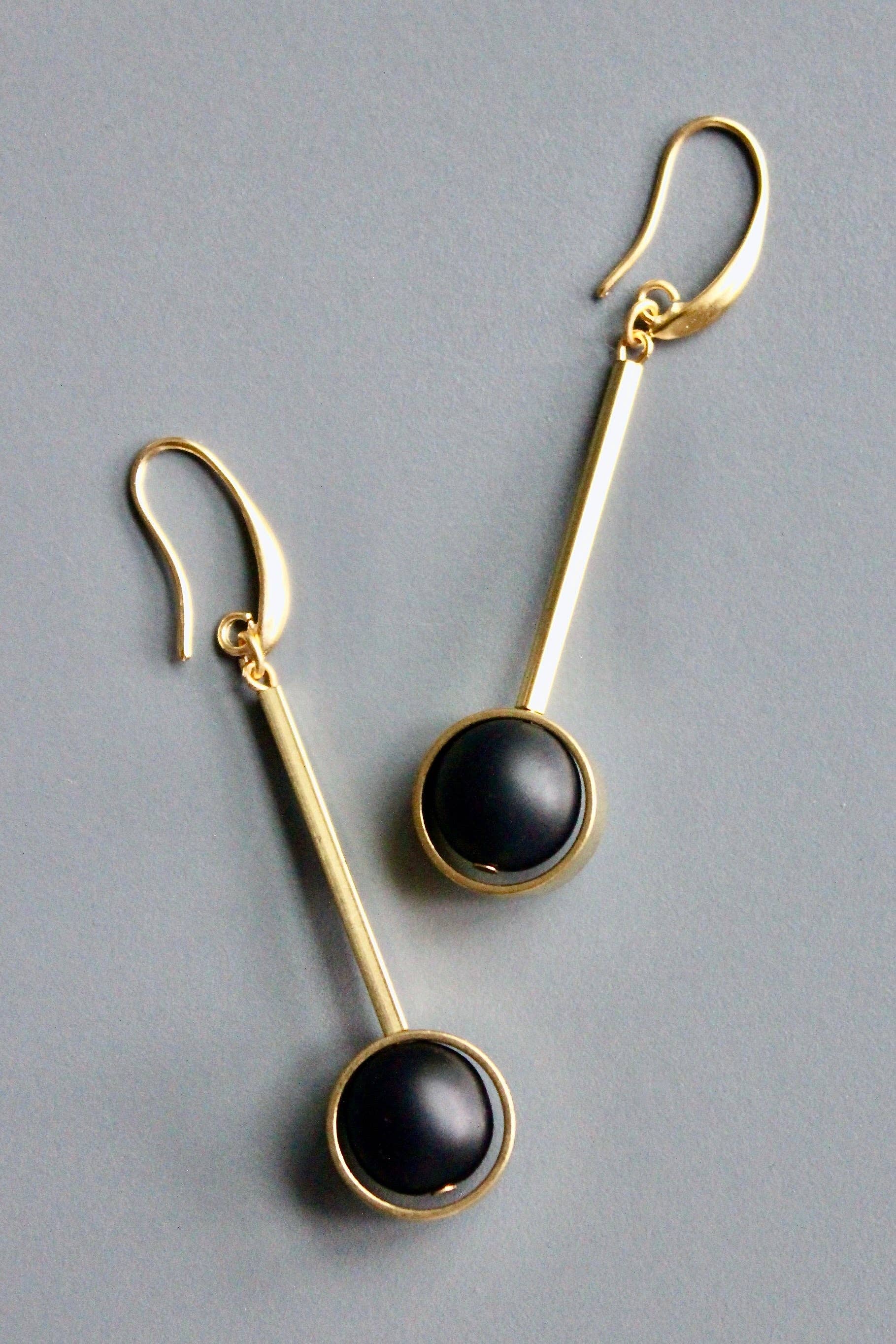 HYLE46 Jet glass earrings