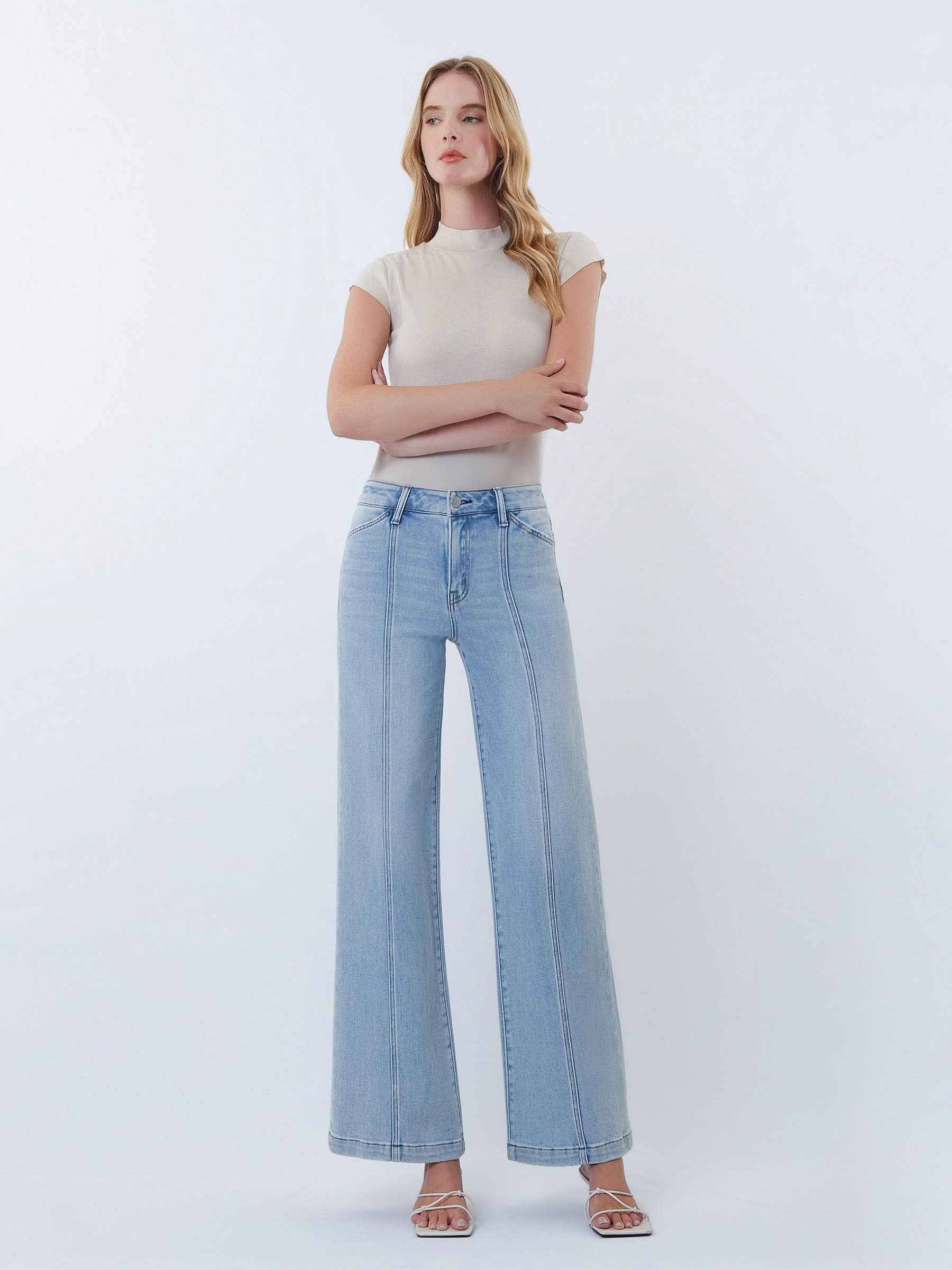 HIGH RISE CUT SEAM DETAIL LIGHT WASH WIDE JEANS