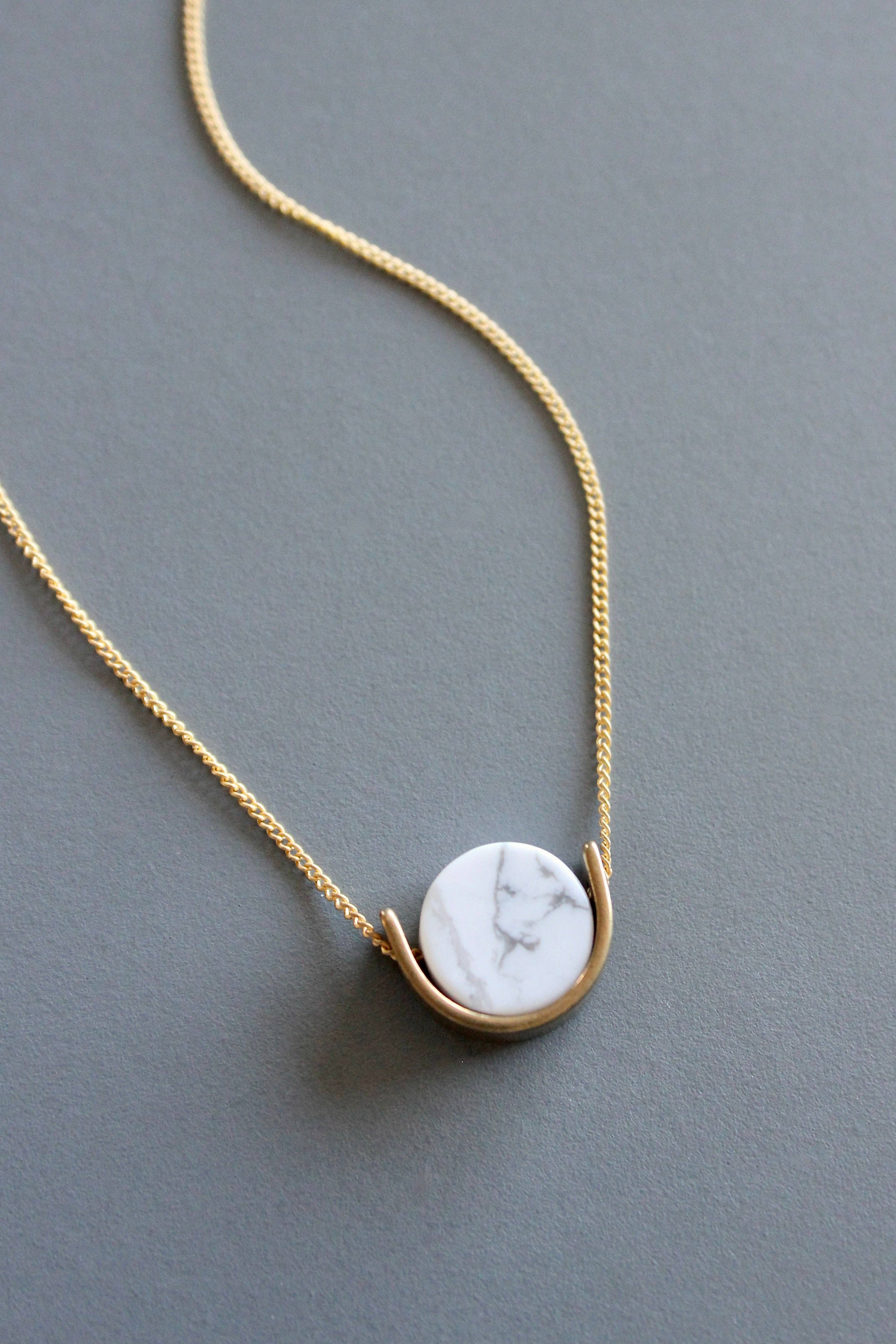 MLN116 Howlite mini geometric necklace