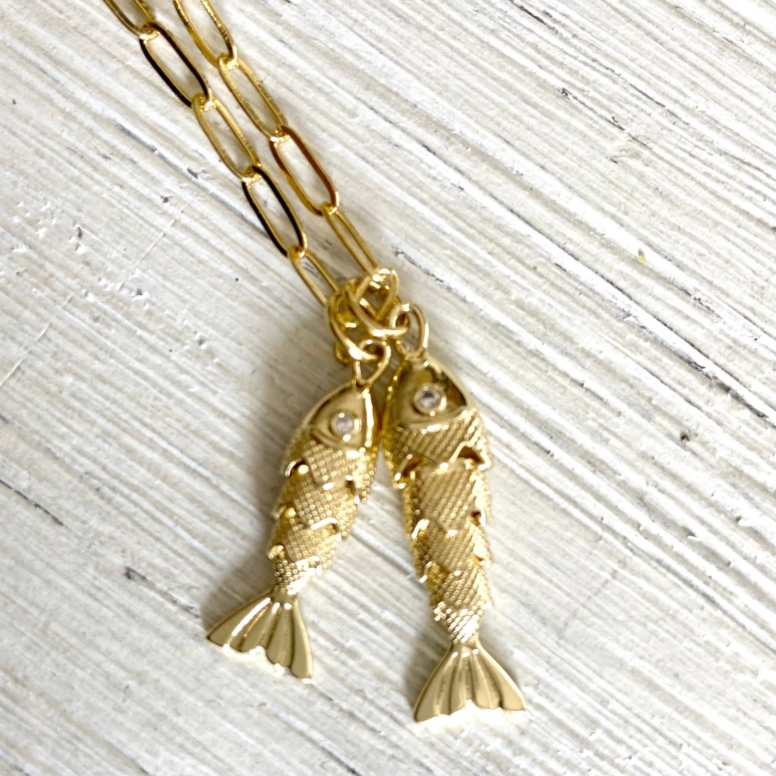 Double lucky goldfish pendant necklace 